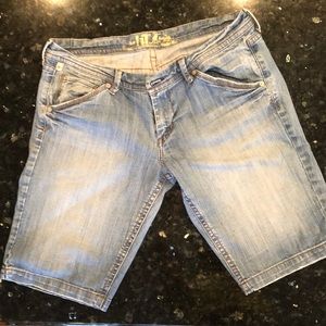 Women’s Bermuda shorts